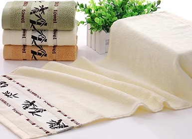 Bagaimana cara menghilangkan serat dari handuk microfiber?